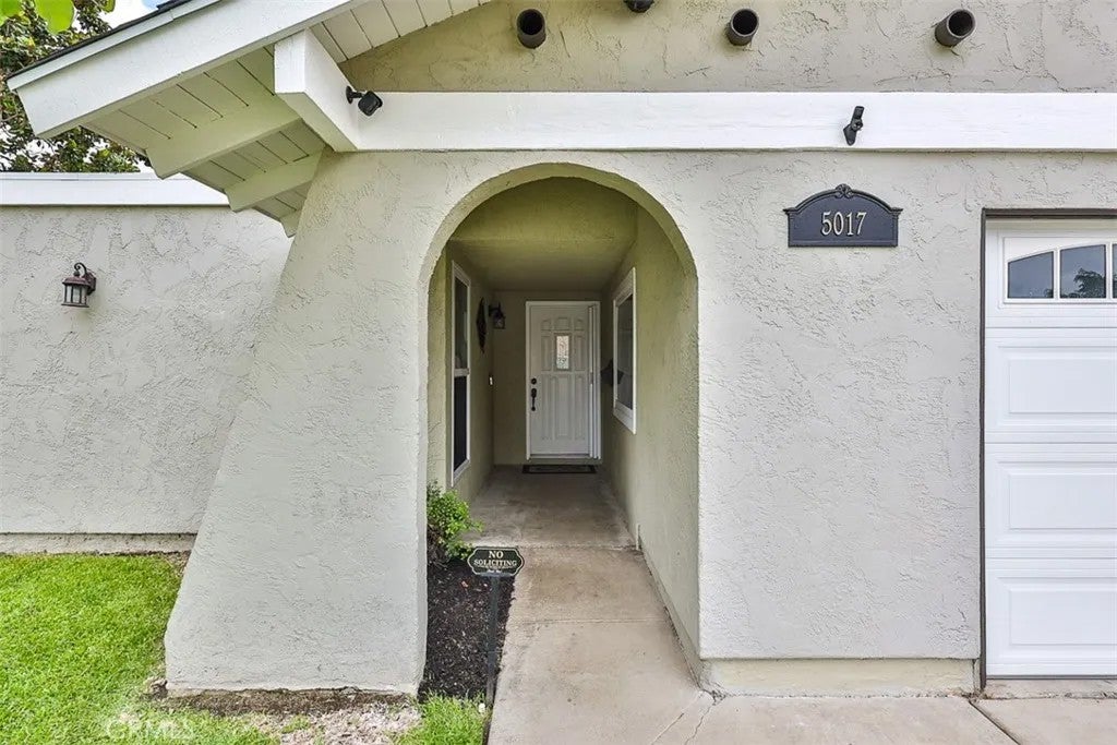5017 E Holbrook