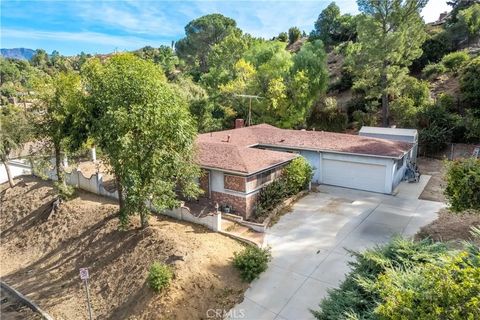 Photo of 9434 Wheatland Ave, Sunland, CA 91040 (MLS # SR26083769)