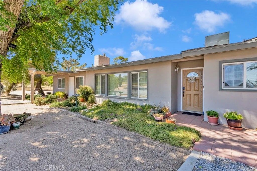 Photo of 15884 El Centro Street, Hesperia, CA 92345 (MLS # CV26096518)