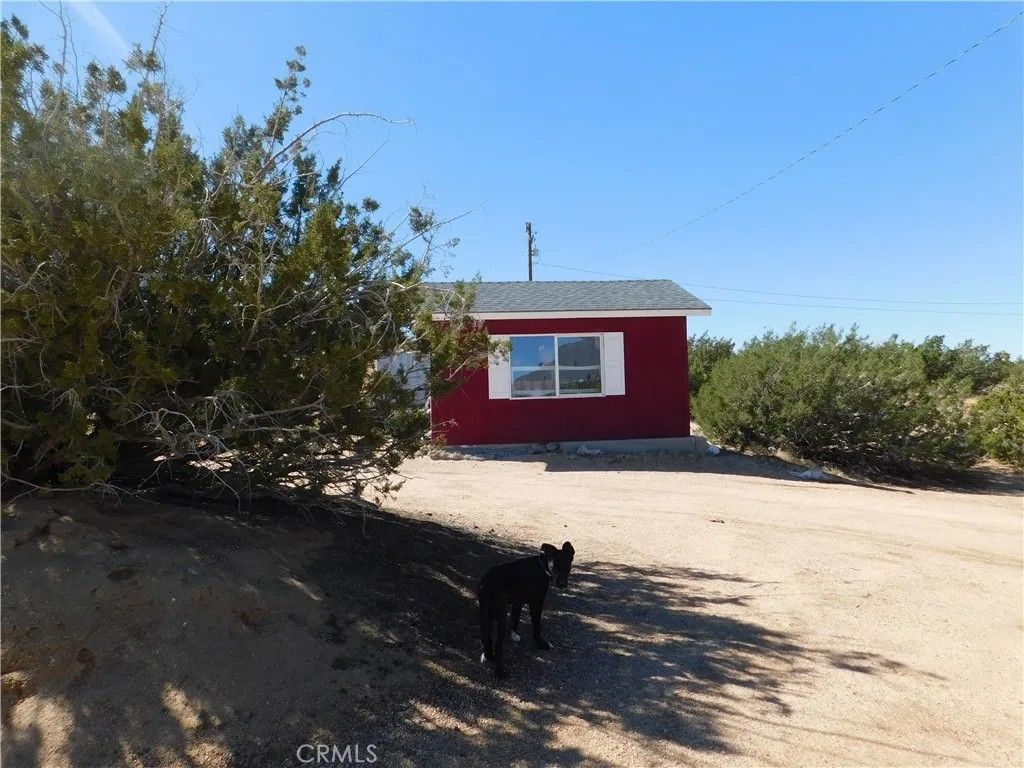 Photo of 8934 Japatul Road, Apple Valley, CA 92308 (MLS # HD25270309)