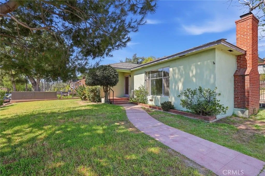 Photo of 1295 E Woodbury Road, Pasadena, CA 91104 (MLS # SR26055404)