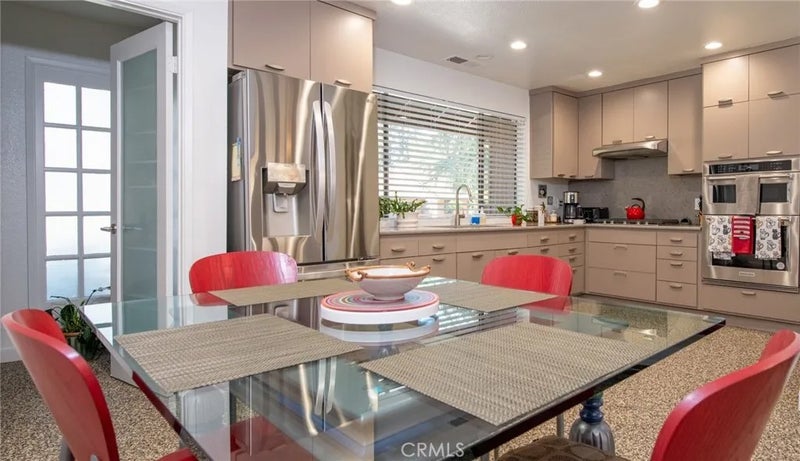 2095 W Barstow