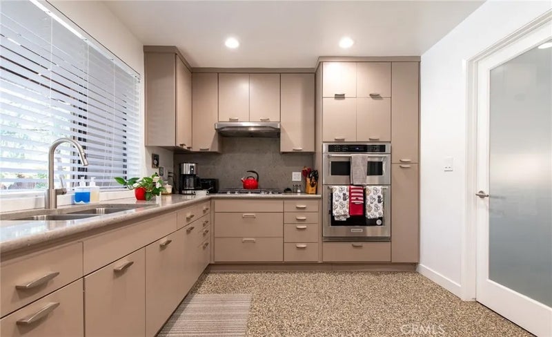 2095 W Barstow