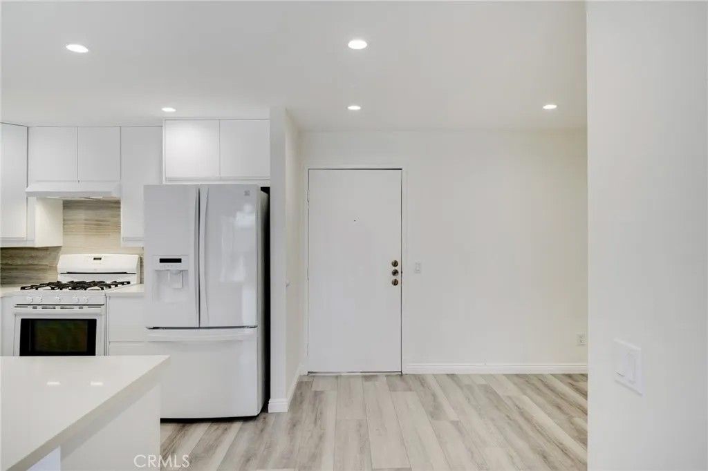 Photo of 330 N Jackson Street #208, Glendale, CA 91206 (MLS # GD26044101)