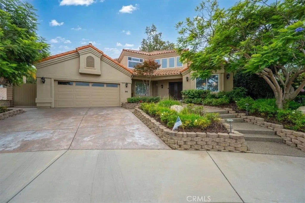 810 Fairway Vista