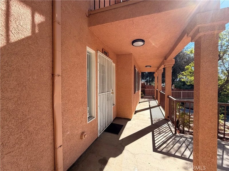 905 W Sumner A & B