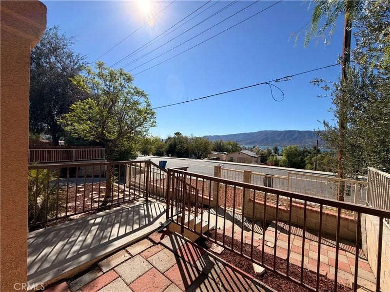 905 W Sumner A & B