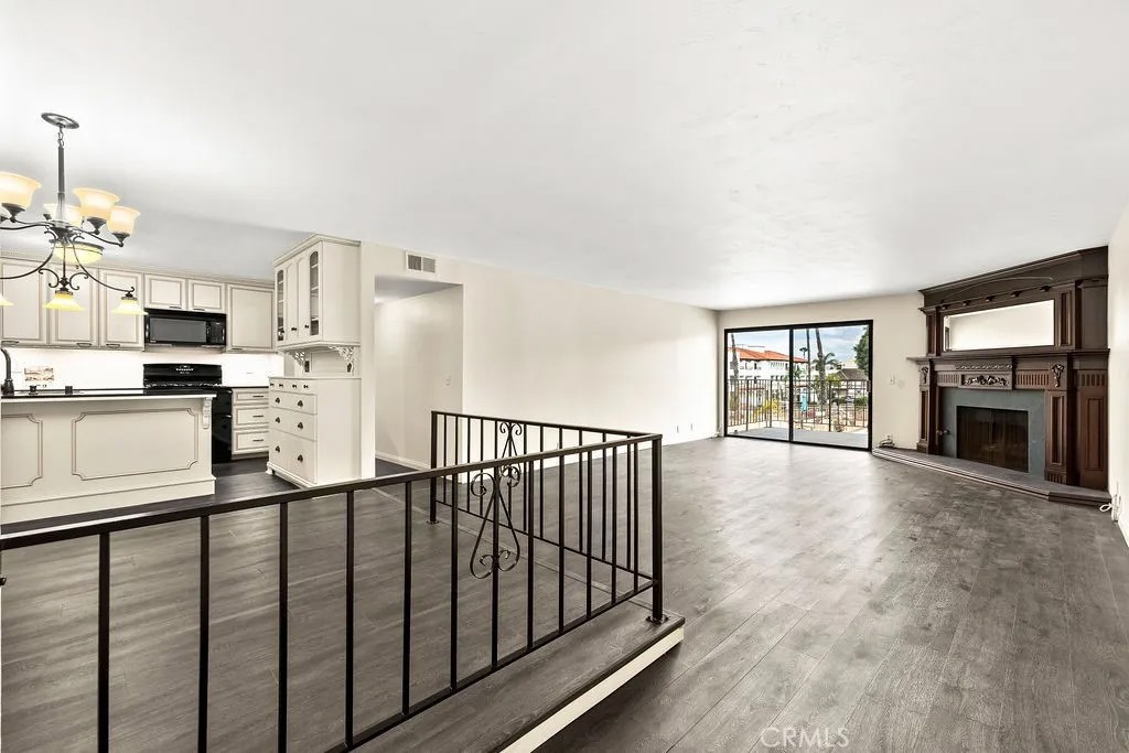 2501 S El Camino Real 206