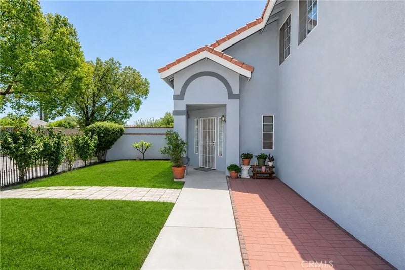 27495 Silverberry