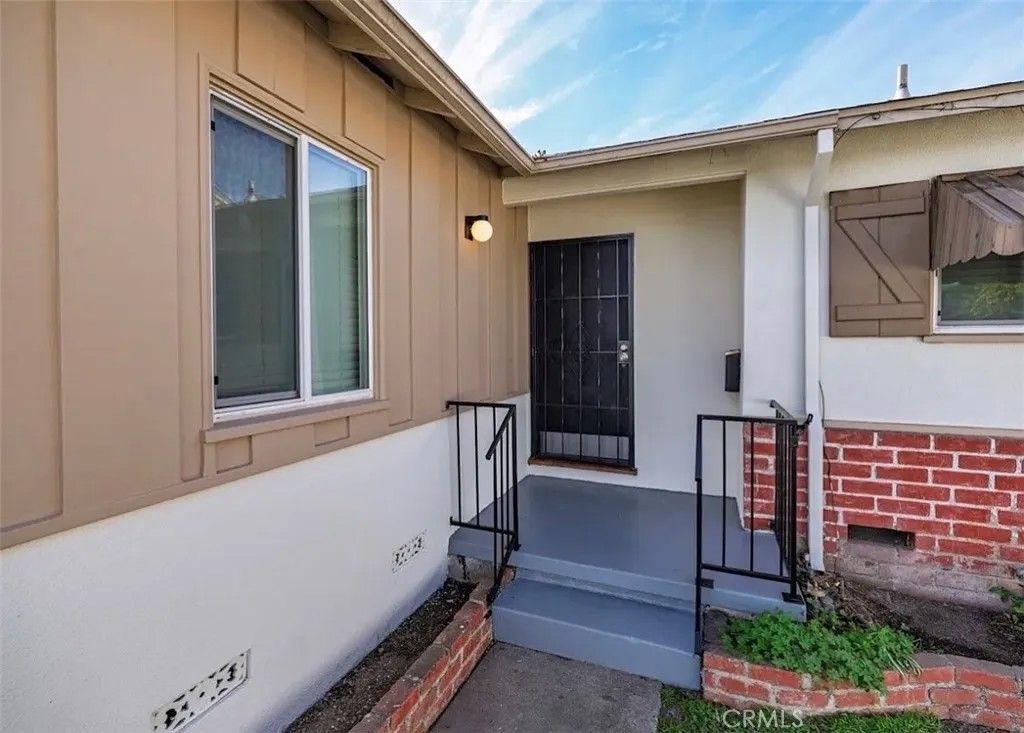 Photo of 8123 Lindley Ave, Reseda, CA 91335 (MLS # SR26039469)
