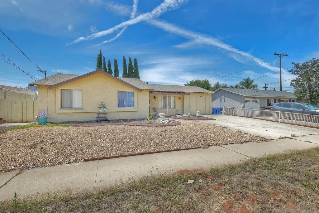 Photo of 965 Spinel Ave, El Cajon, CA 92021 (MLS # 260014043)