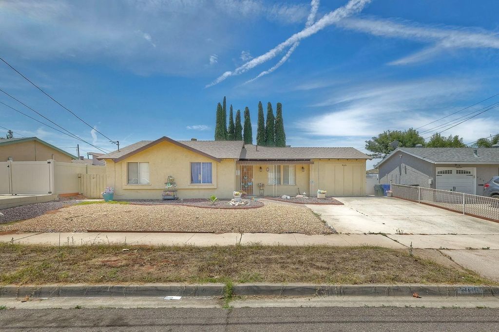 Photo of 965 Spinel Ave, El Cajon, CA 92021 (MLS # 260014043)