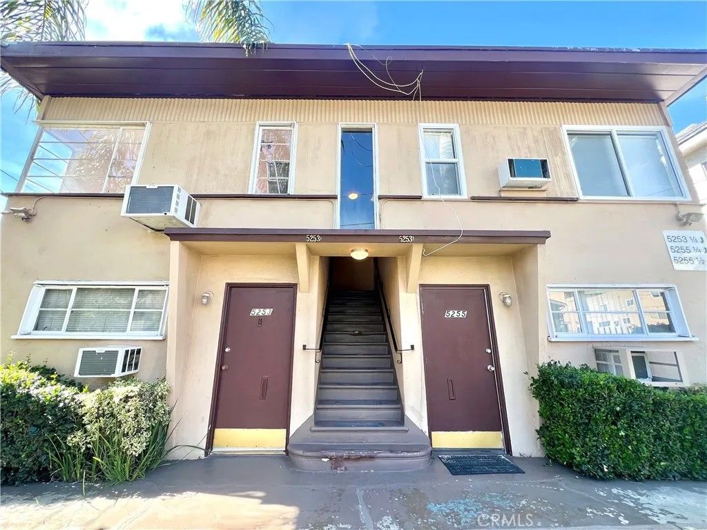 Photo of 5253 Denny Ave, North Hollywood, CA 91601 (MLS # SR26045146)