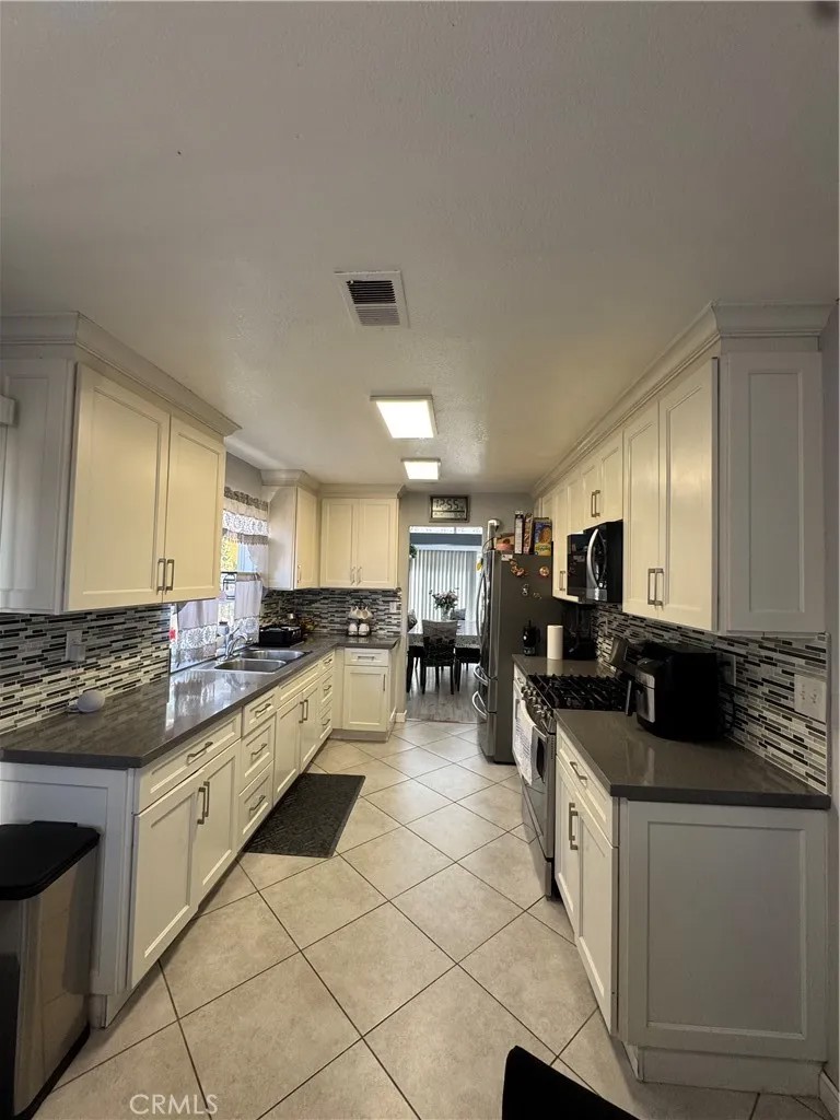 475 Whitney Avenue
