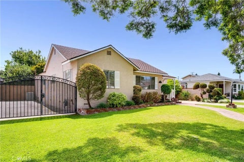 Photo of 4432 Stanbridge AVE, Long Beach, CA 90808 (MLS # PW26145889)