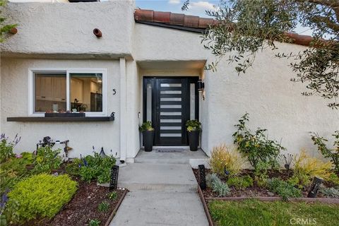 Tiny photo for 5 Cypress Way, Rolling Hills Estates, CA 90274 (MLS # SB25252706)