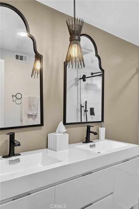 Tiny photo for 5 Cypress Way, Rolling Hills Estates, CA 90274 (MLS # SB25252706)