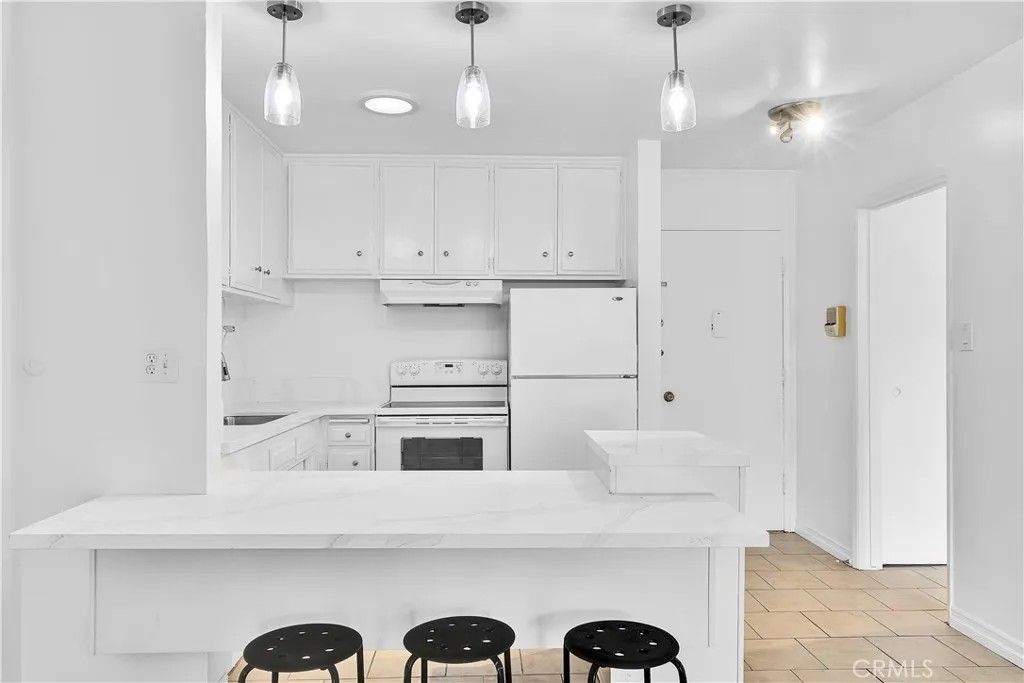 Photo of 320 S Gramercy Place #302, Los Angeles, CA 90020 (MLS # BB26097645)