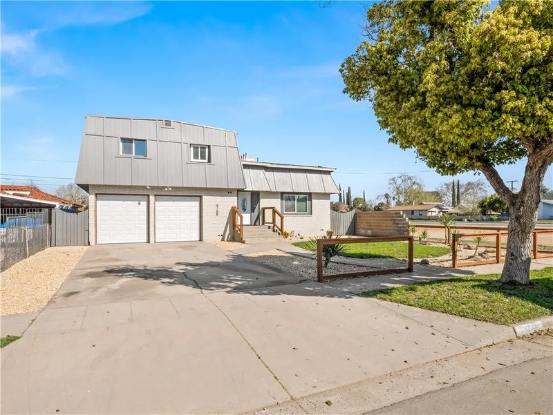 4785 E Washington
