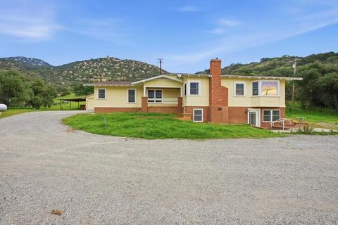 Photo of 3161 Shue Place, Escondido, CA 92027 (MLS # NDP2600760)