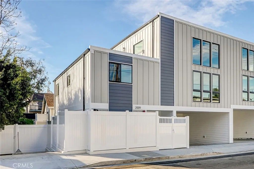 Photo of 2007 Blossom Lane, Redondo Beach, CA 90278 (MLS # PV25276791)