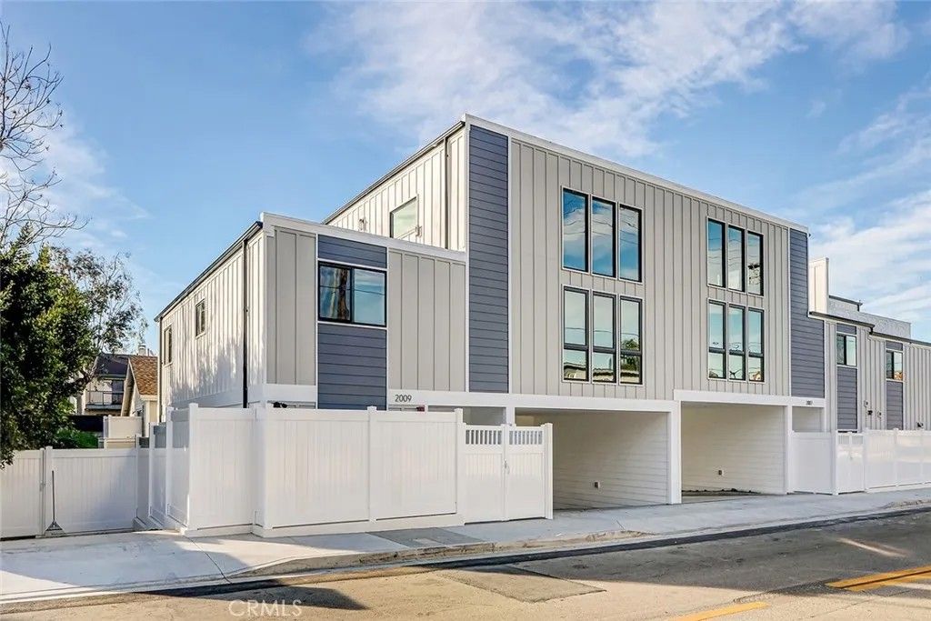 Photo of 2007 Blossom Lane, Redondo Beach, CA 90278 (MLS # PV25276791)
