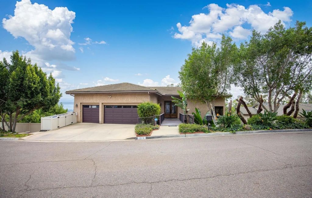 Photo of 1574 Shadow Knolls Dr, El Cajon, CA 92020 (MLS # 260002512)