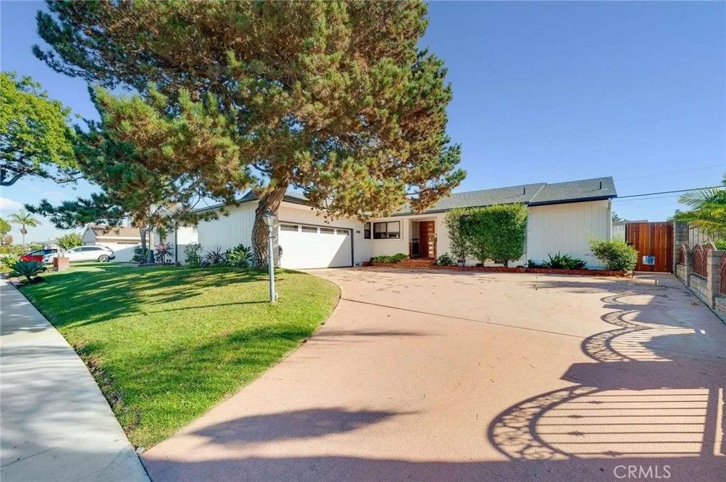 Photo of 1012 E 45th Way, Long Beach, CA 90807 (MLS # PW26007612)