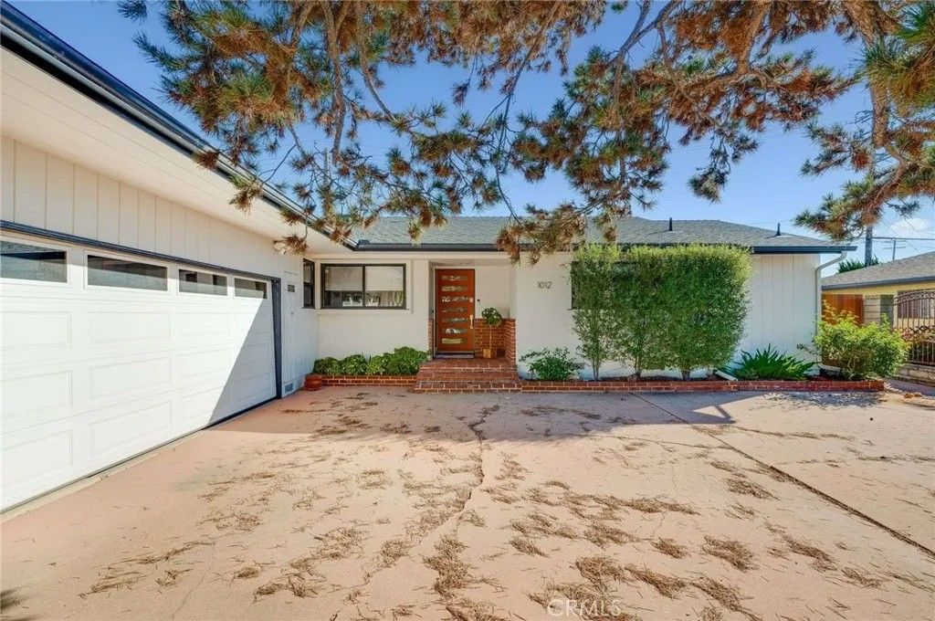 Photo of 1012 E 45th Way, Long Beach, CA 90807 (MLS # PW26007612)