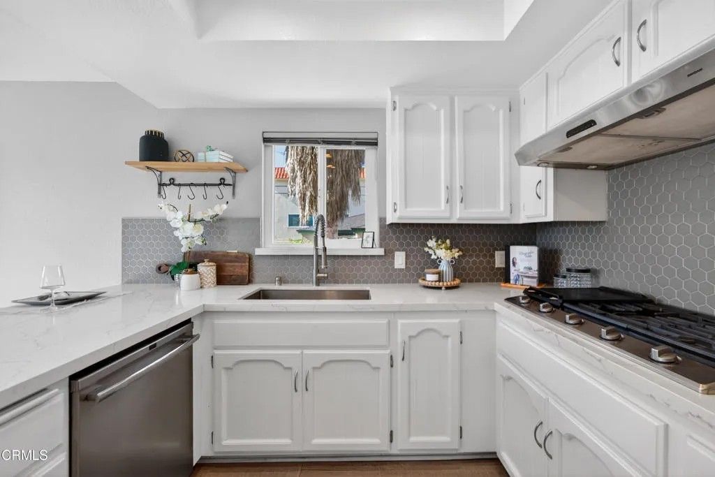 Photo of 1066 W 11th Street #1, Los Angeles, CA 90732 (MLS # V1-34147)