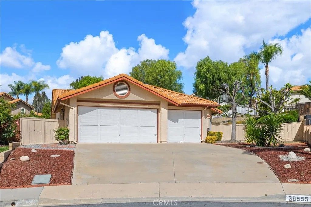 Photo of 39555 Glenwood Court, Murrieta, CA 92563 (MLS # SW26071094)