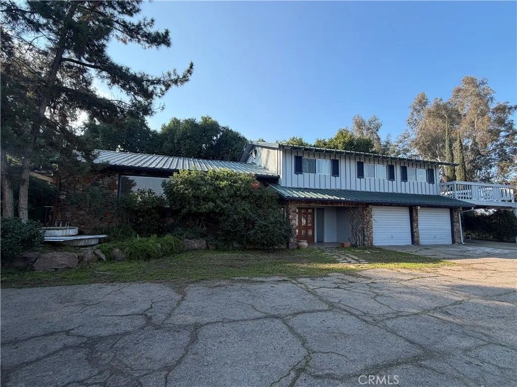 Photo of 1072 E Worth Ave, Porterville, CA 93257 (MLS # HD26012366)