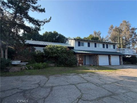 Photo of 1072 E Worth Ave, Porterville, CA 93257 (MLS # HD26012366)