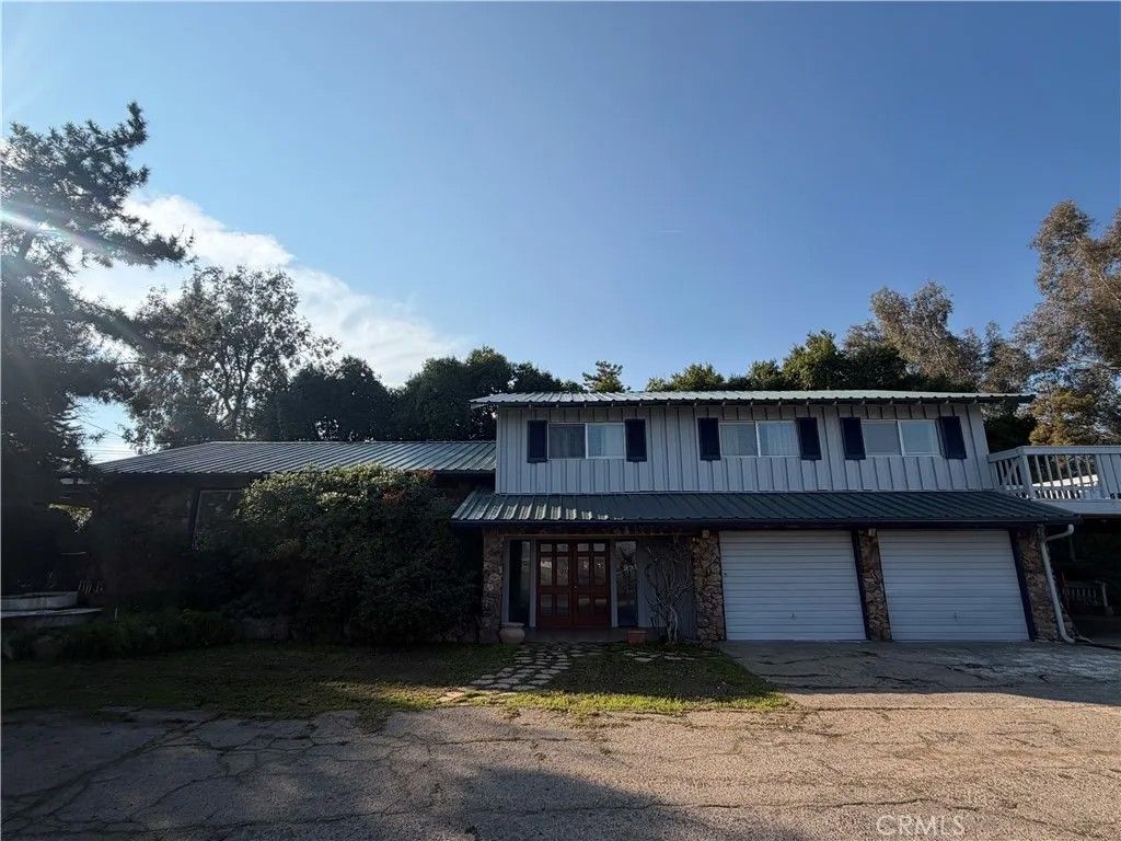 Photo of 1072 E Worth Ave, Porterville, CA 93257 (MLS # HD26012366)