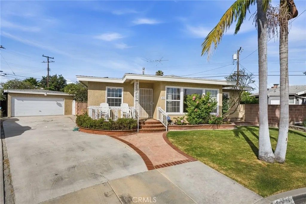 Photo of 9600 Hoback St, Bellflower, CA 90706 (MLS # SR26091363)