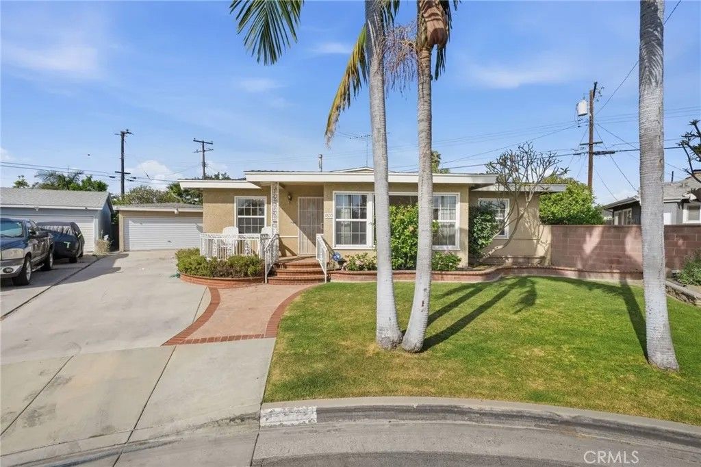 Photo of 9600 Hoback St, Bellflower, CA 90706 (MLS # SR26091363)