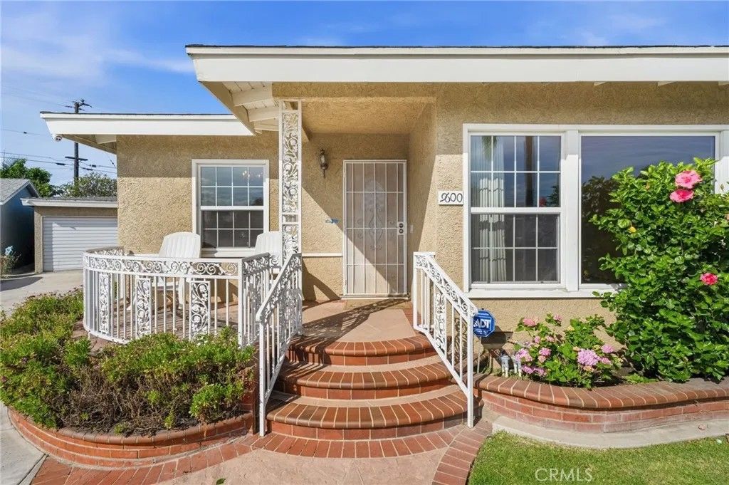 Photo of 9600 Hoback St, Bellflower, CA 90706 (MLS # SR26091363)