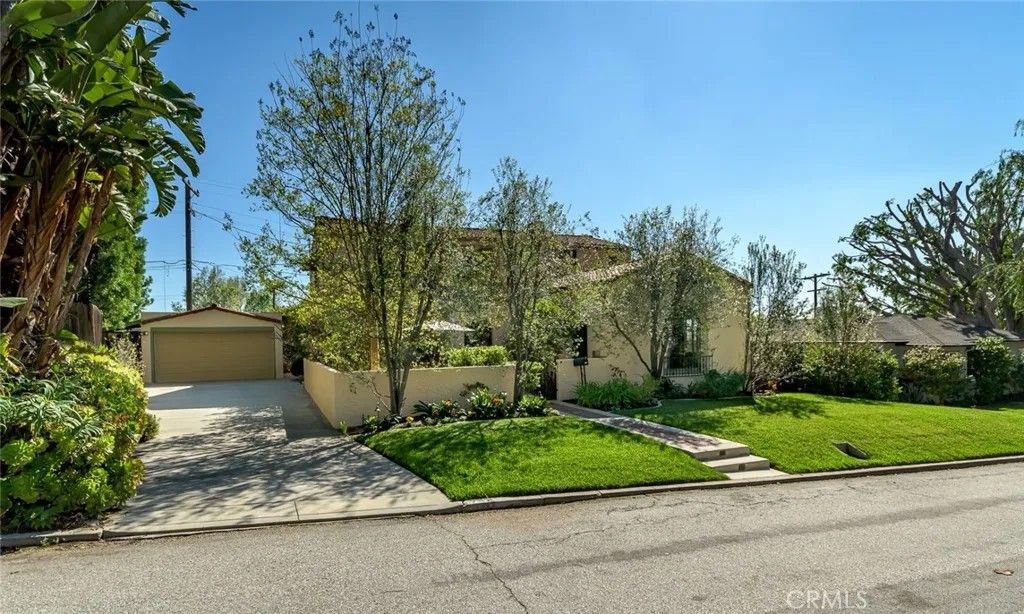 Photo of 752 Glenview Rd, Glendale, CA 91202 (MLS # BB26070664)