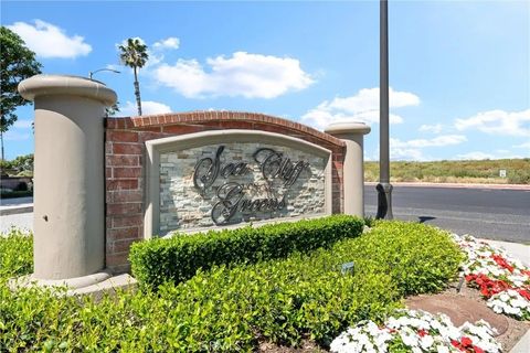 Photo of 6202 Oakbrook Cir, Huntington Beach, CA 92648 (MLS # OC26083650)