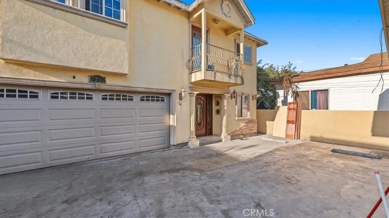 2740 Fairmount