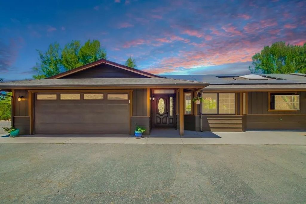 Photo of 22327 Jans Oak Vw, Ramona, CA 92065 (MLS # 250035021)