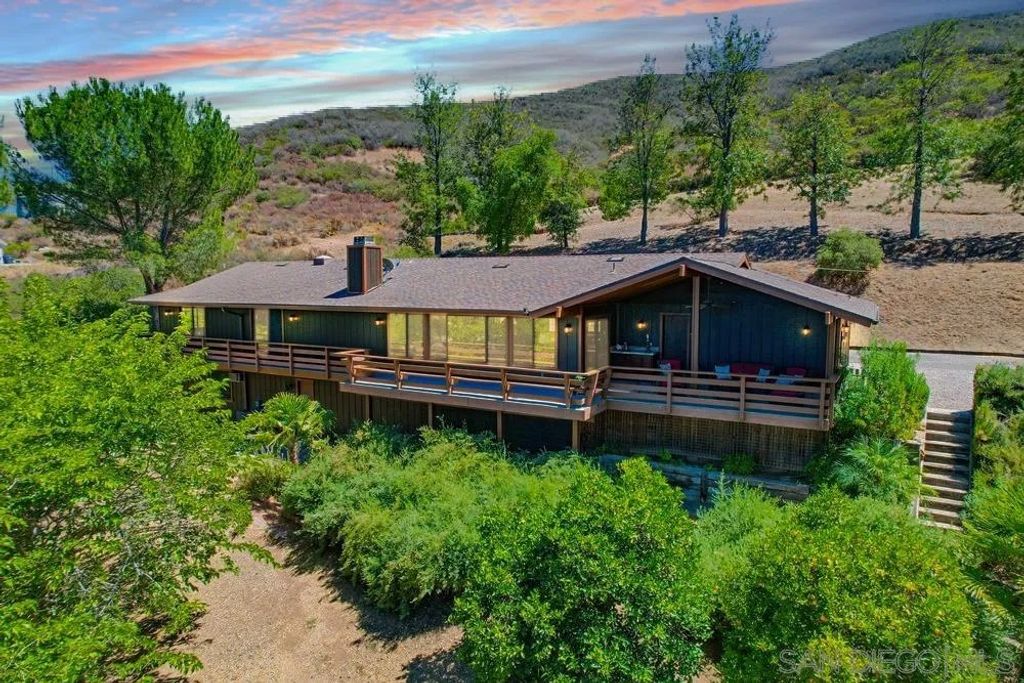 Photo of 22327 Jans Oak Vw, Ramona, CA 92065 (MLS # 250035021)