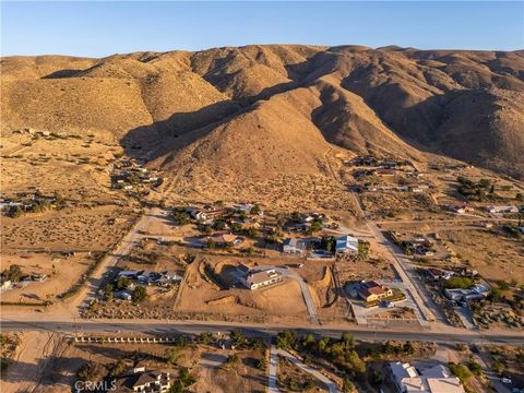 Tiny photo for 23053 Roundup Way, Apple Valley, CA 92308 (MLS # HD25275524)