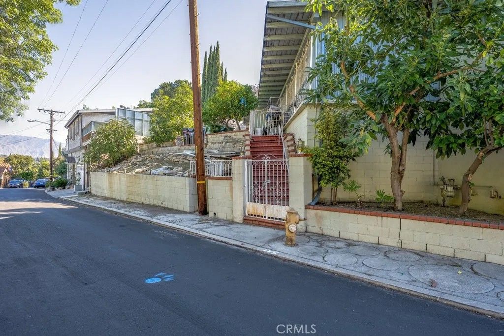 Photo of 4715 Frieda Drive, Los Angeles, CA 90065 (MLS # SR25273741)