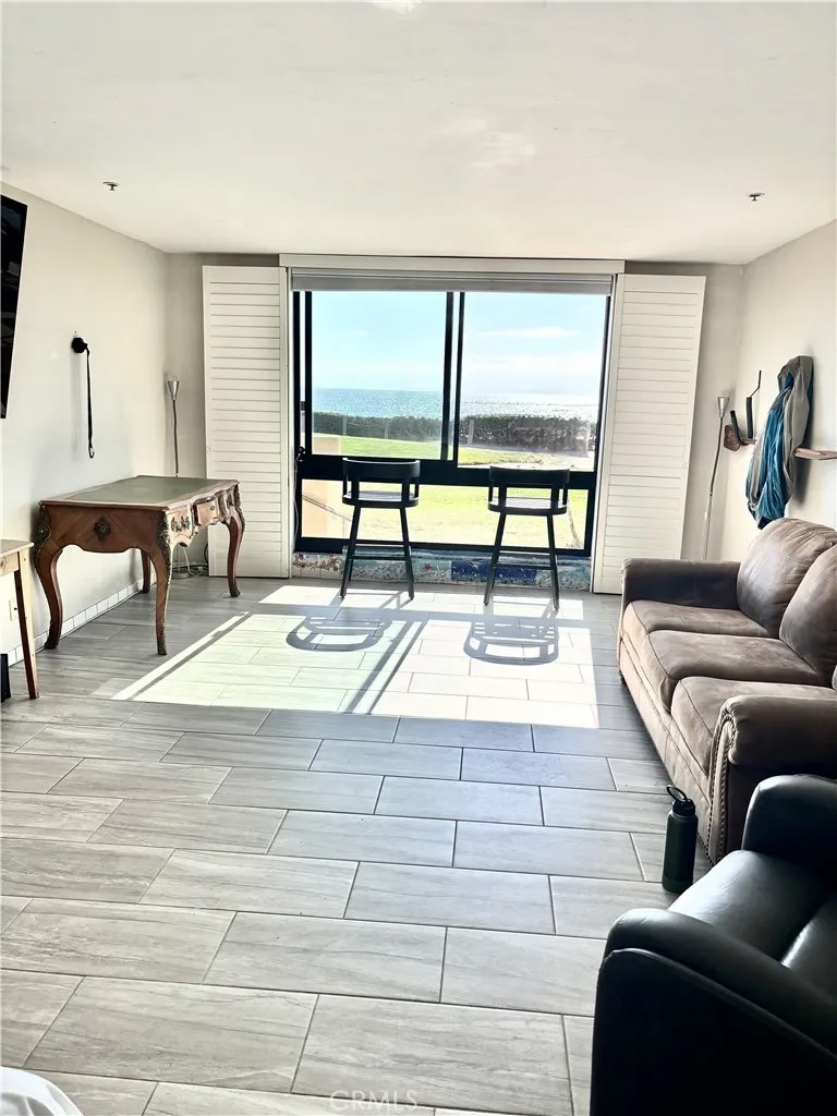 4667 Ocean Boulevard 106