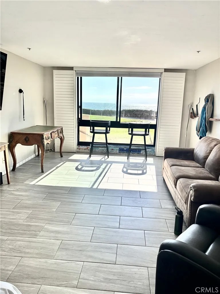 4667 Ocean Boulevard 106