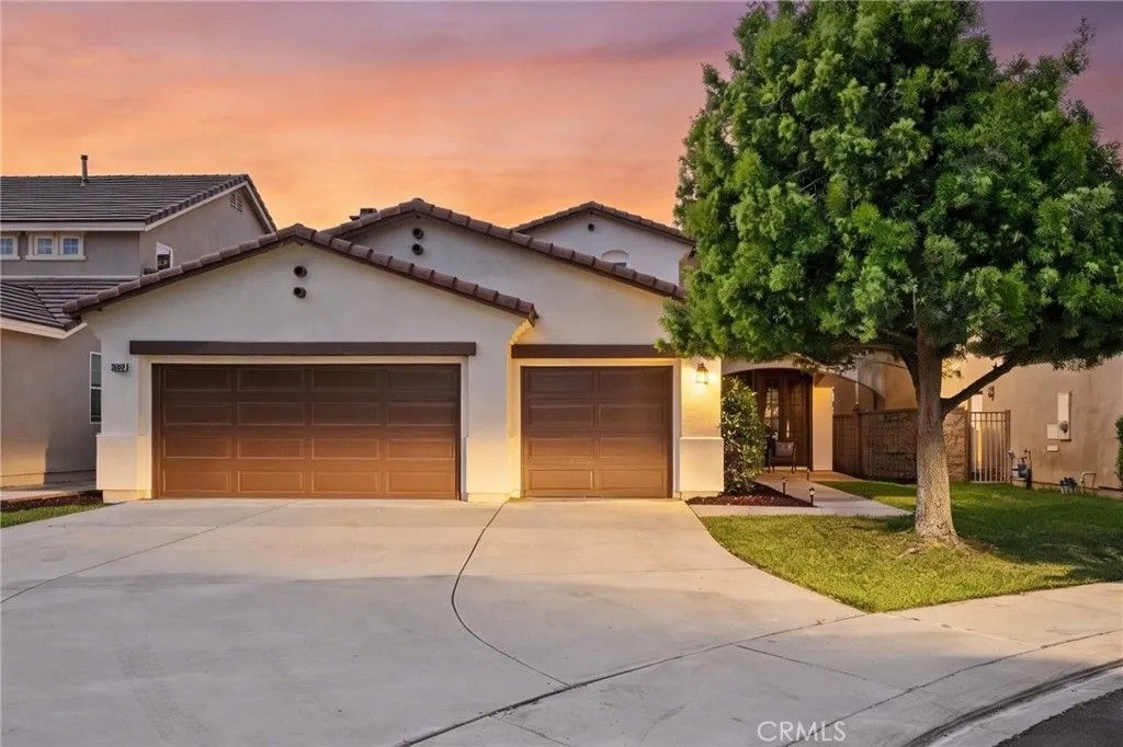 Photo of 26748 Lemon Grass Way, Murrieta, CA 92562 (MLS # SW26060116)