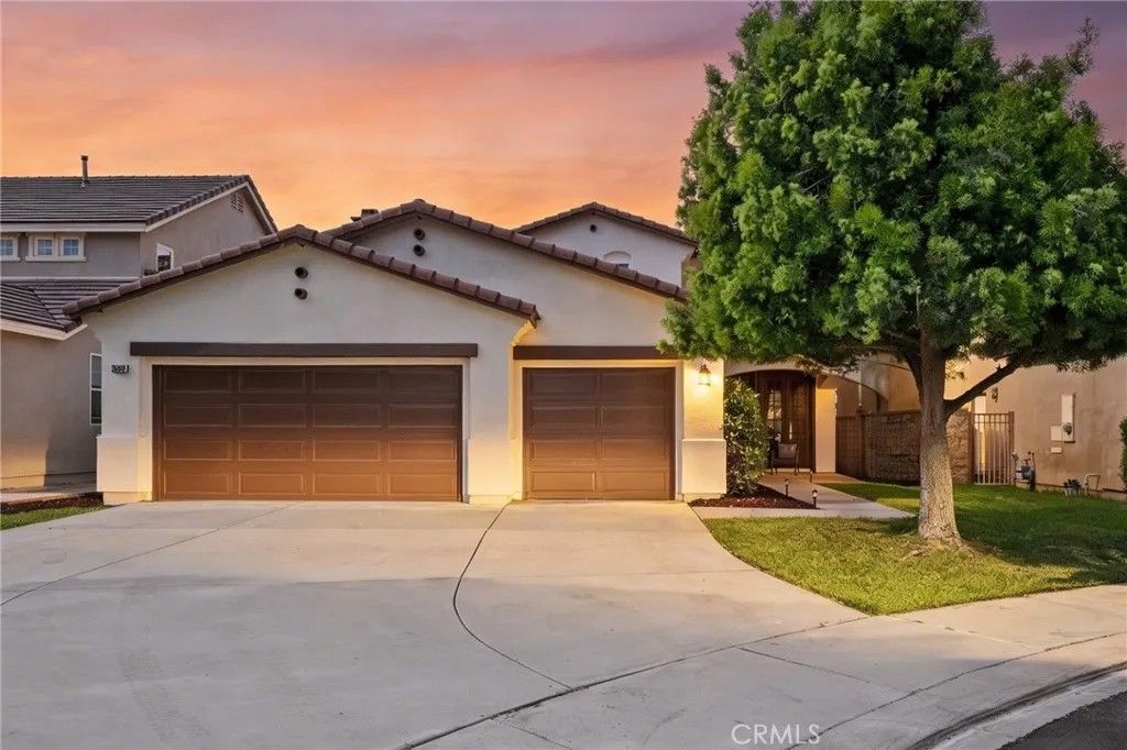Photo of 26748 Lemon Grass Way, Murrieta, CA 92562 (MLS # SW26060116)