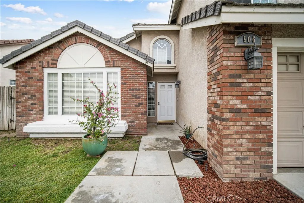 906 Devonshire
