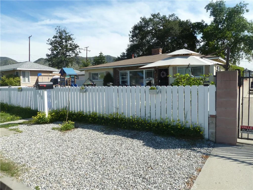 936 N Enid